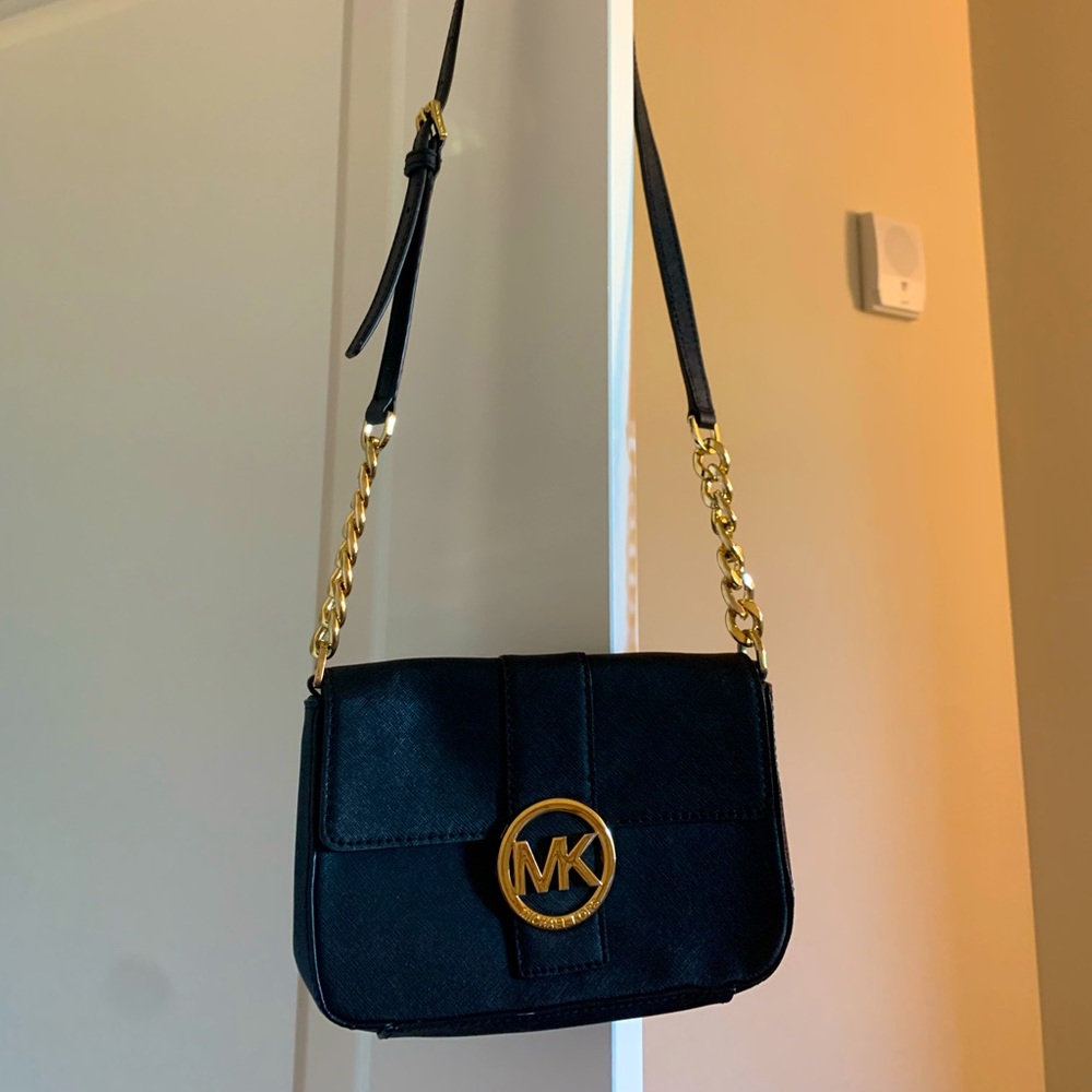 Micheal Kors black cross body